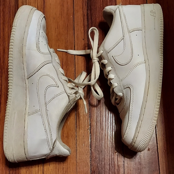 NIKE AIR FORCE LOW TRIPLE WHITE Size 6.5 Y - Picture 7 of 16